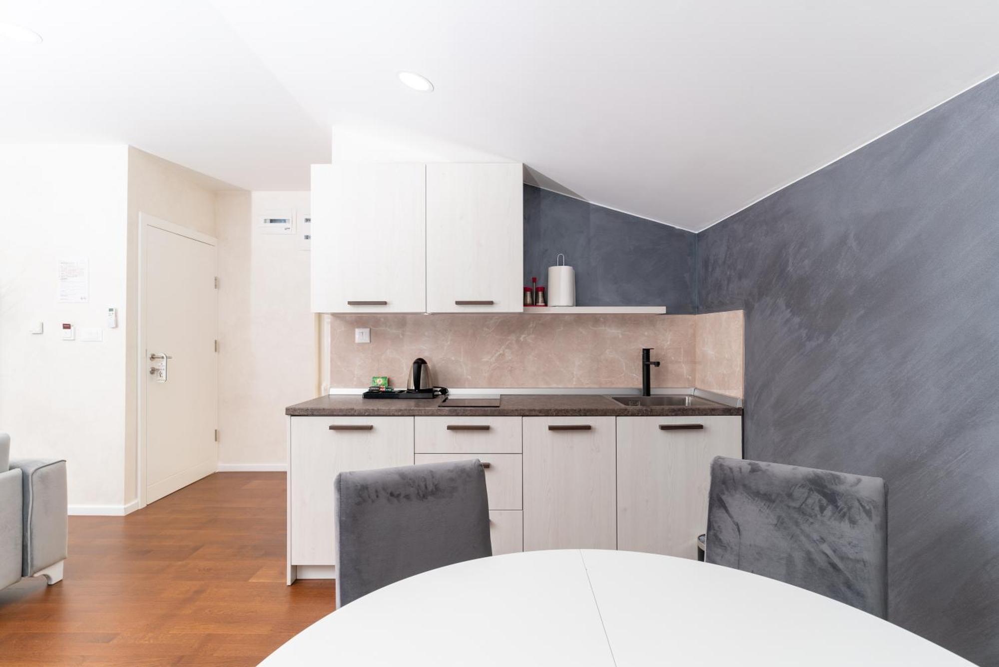Ornament Hotel And Apartments Сараево Екстериор снимка