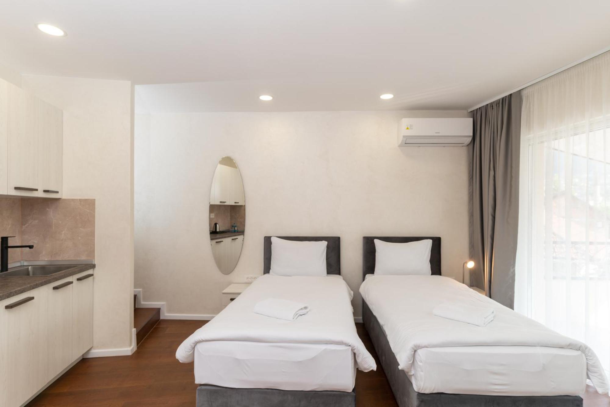 Ornament Hotel And Apartments Сараево Екстериор снимка