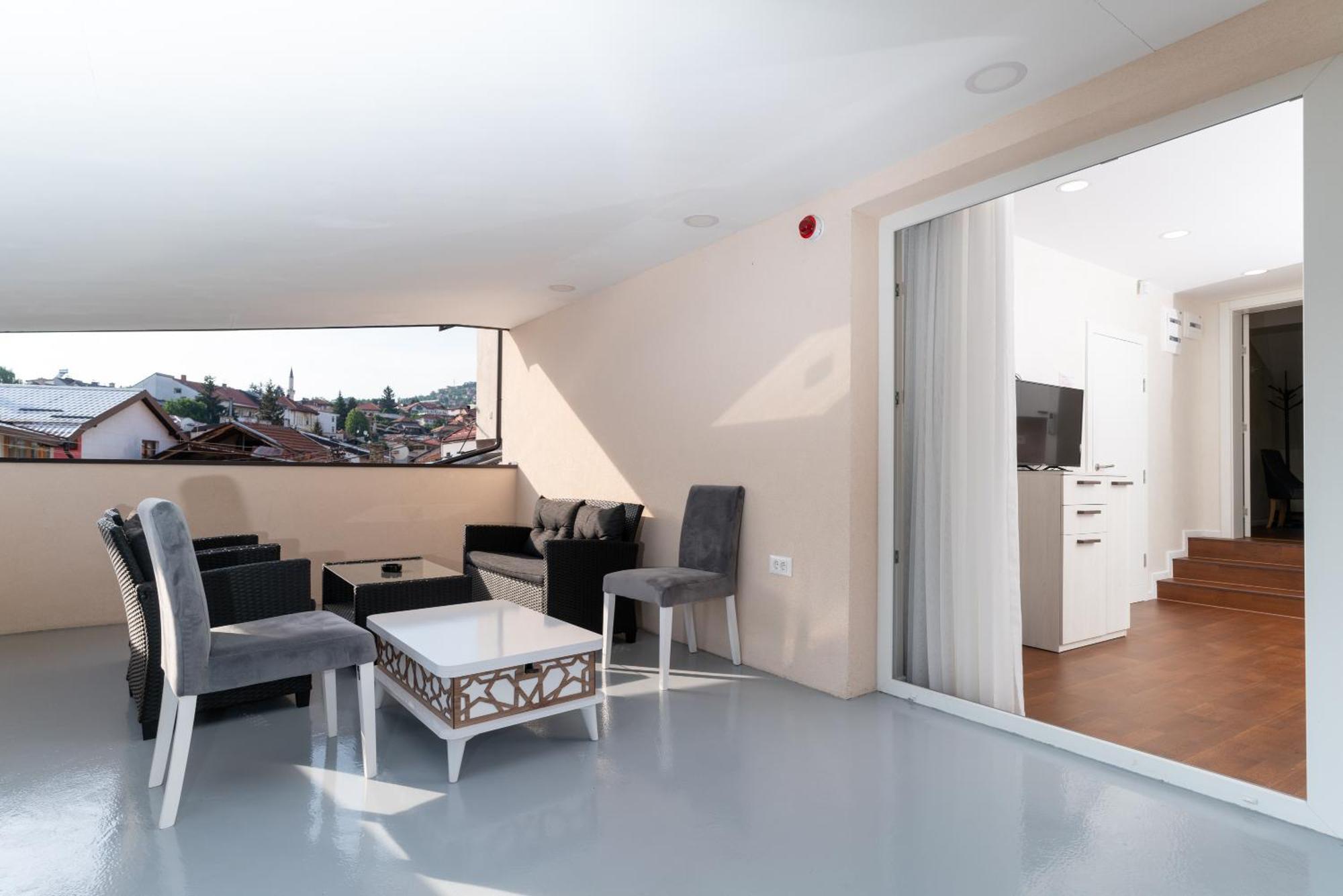 Ornament Hotel And Apartments Сараево Екстериор снимка