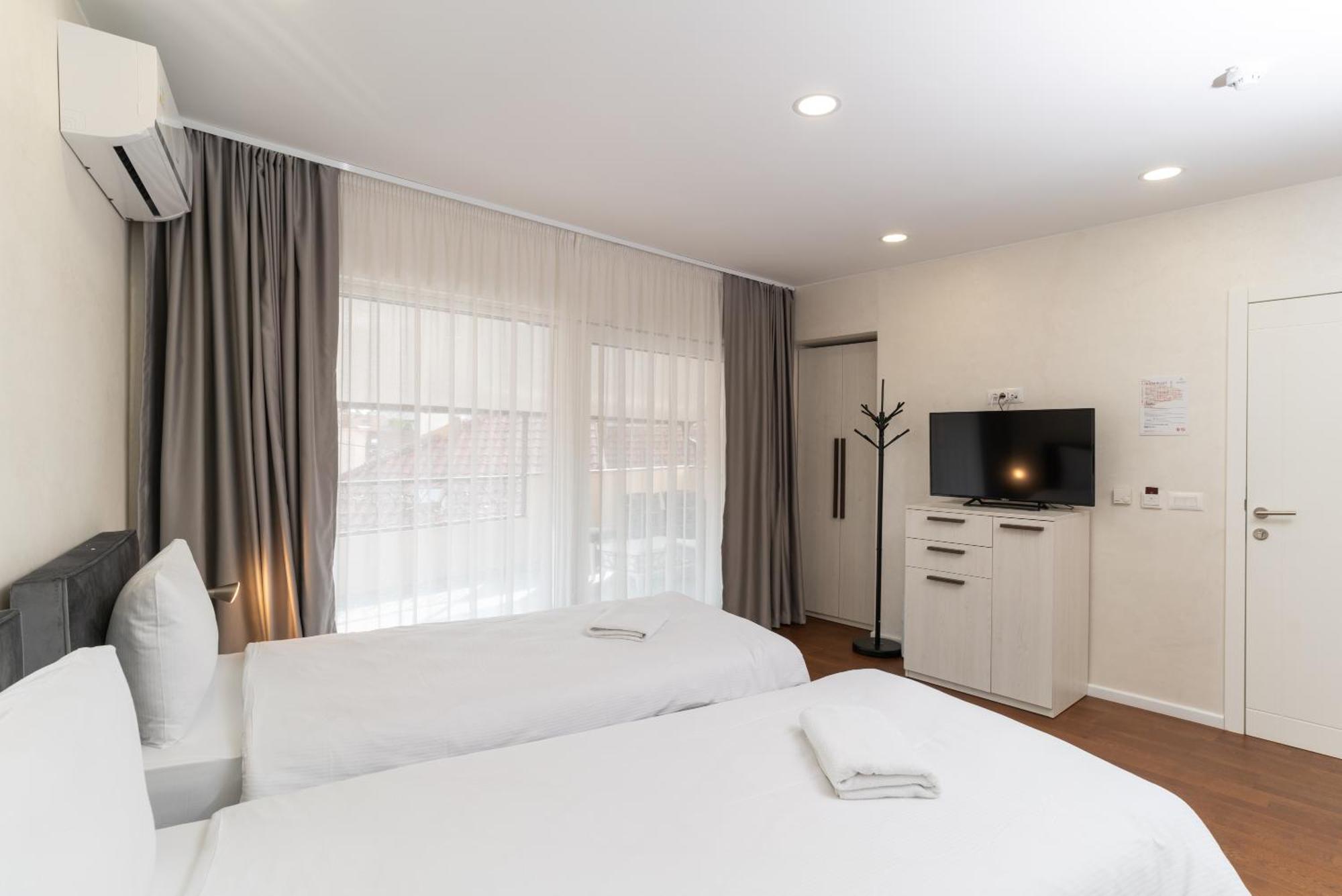 Ornament Hotel And Apartments Сараево Екстериор снимка