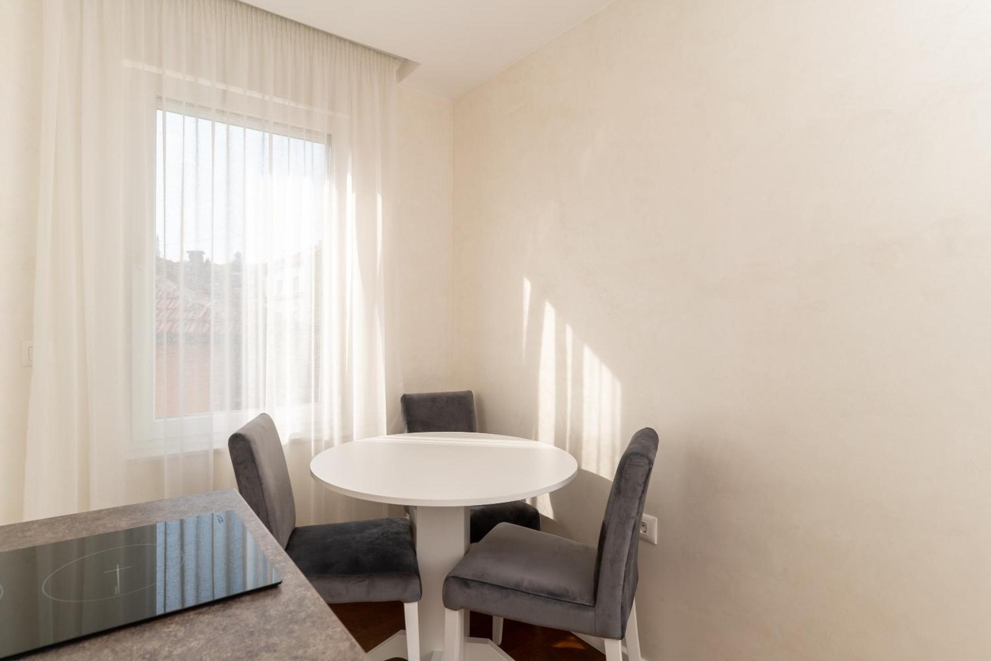 Ornament Hotel And Apartments Сараево Екстериор снимка