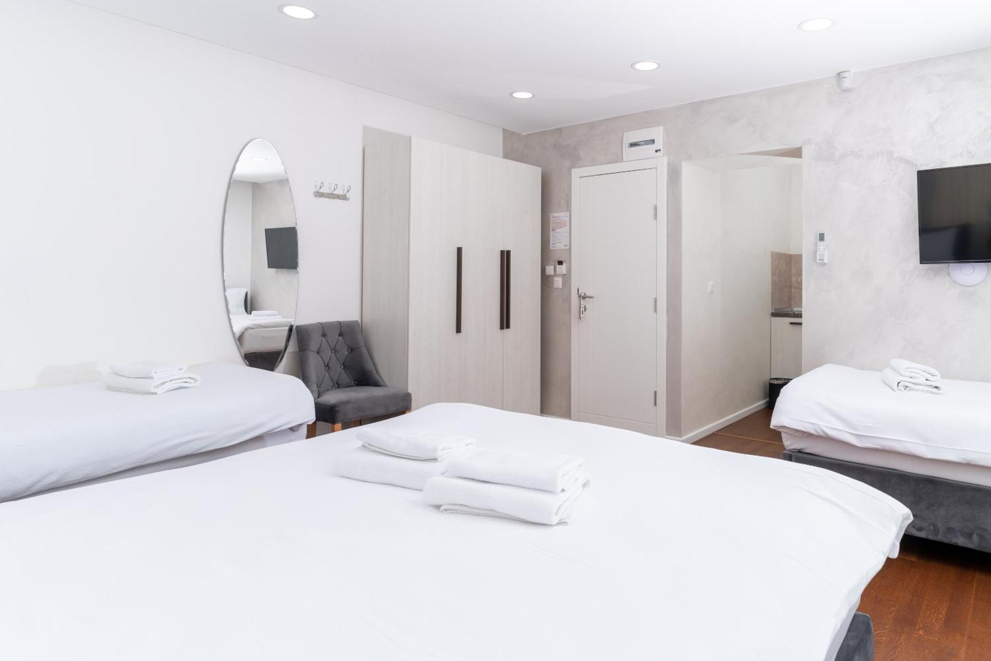 Ornament Hotel And Apartments Сараево Екстериор снимка
