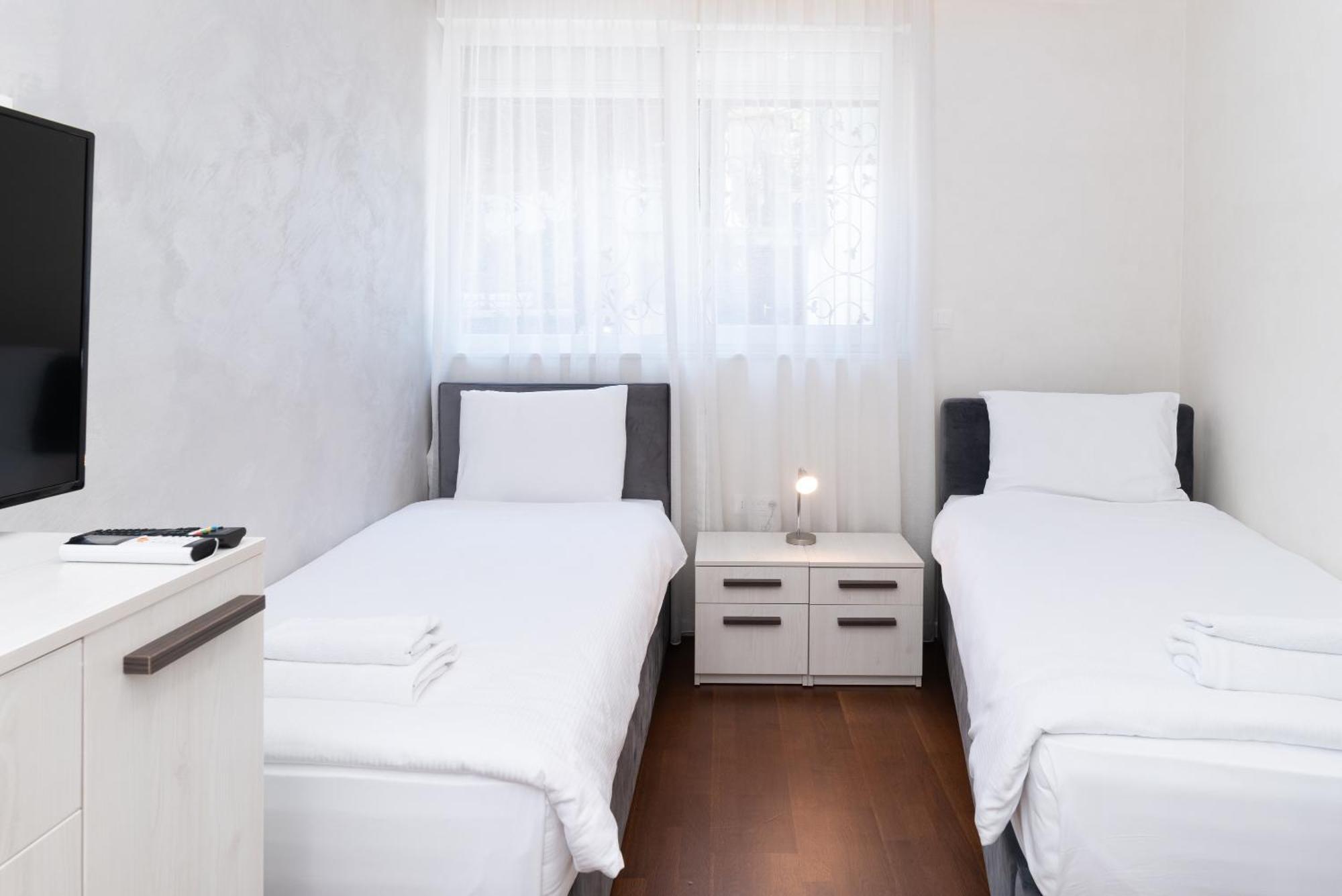 Ornament Hotel And Apartments Сараево Екстериор снимка