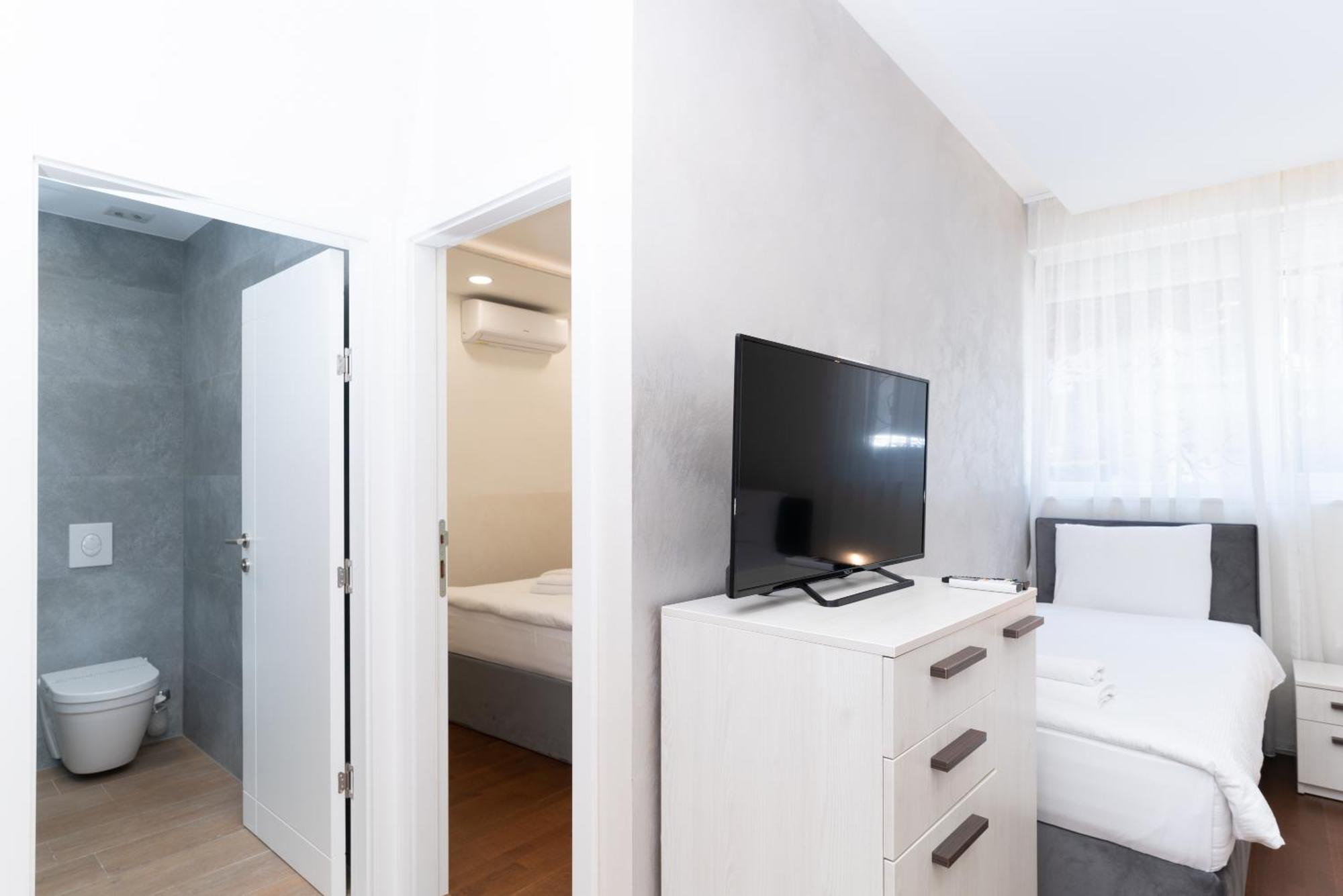 Ornament Hotel And Apartments Сараево Екстериор снимка
