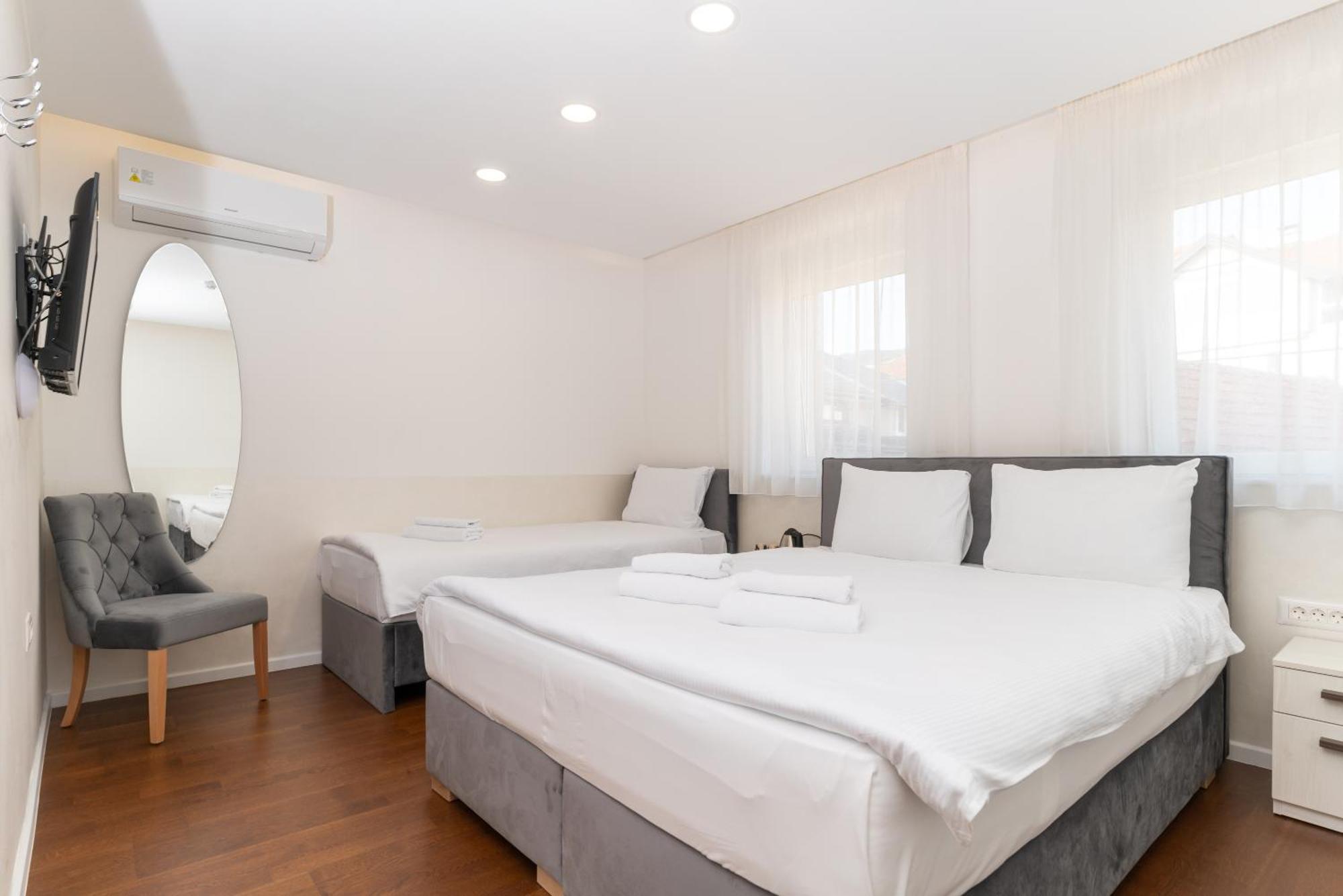 Ornament Hotel And Apartments Сараево Екстериор снимка