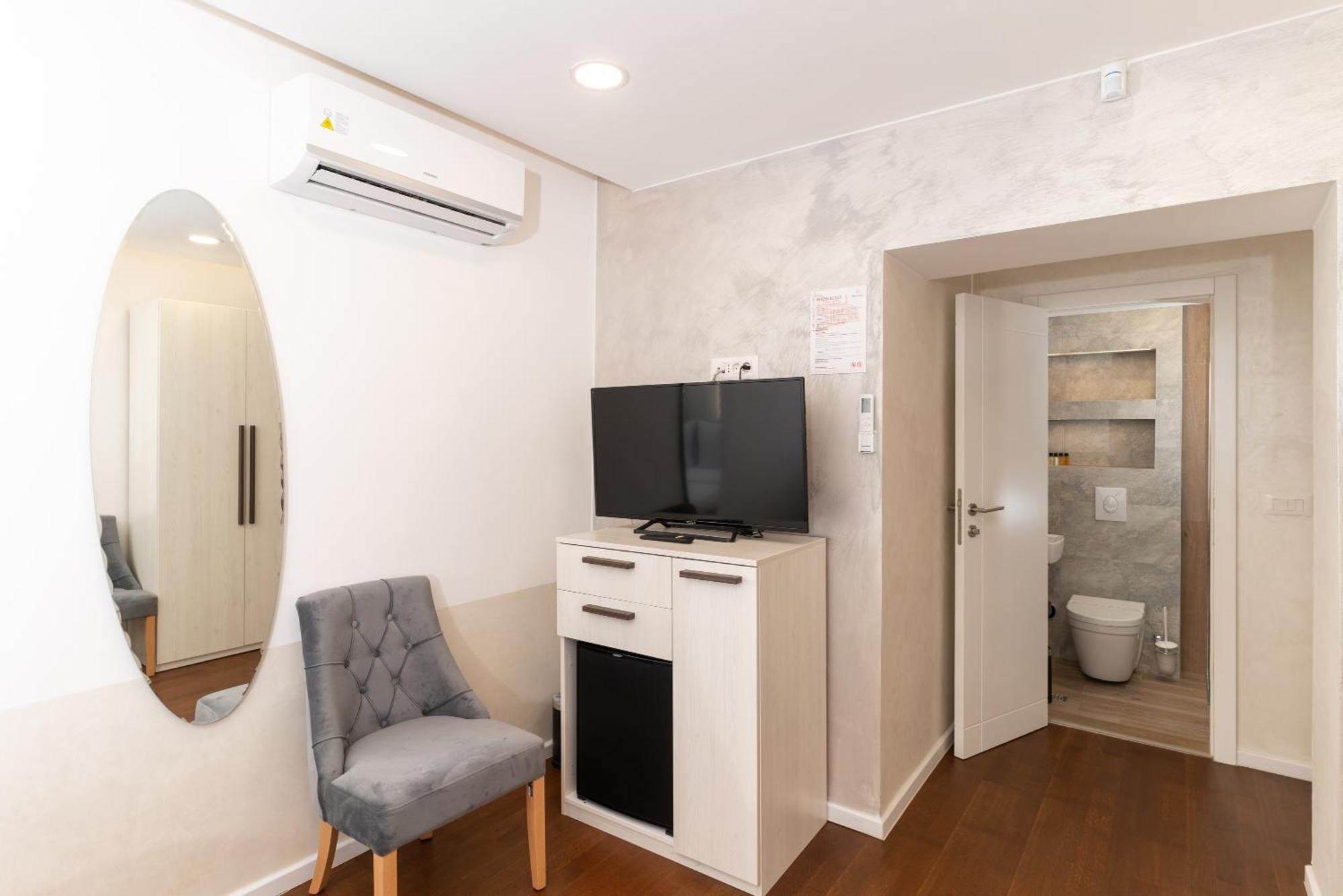 Ornament Hotel And Apartments Сараево Екстериор снимка