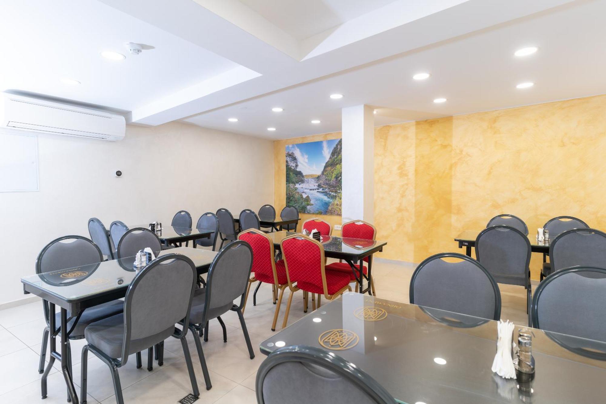 Ornament Hotel And Apartments Сараево Екстериор снимка